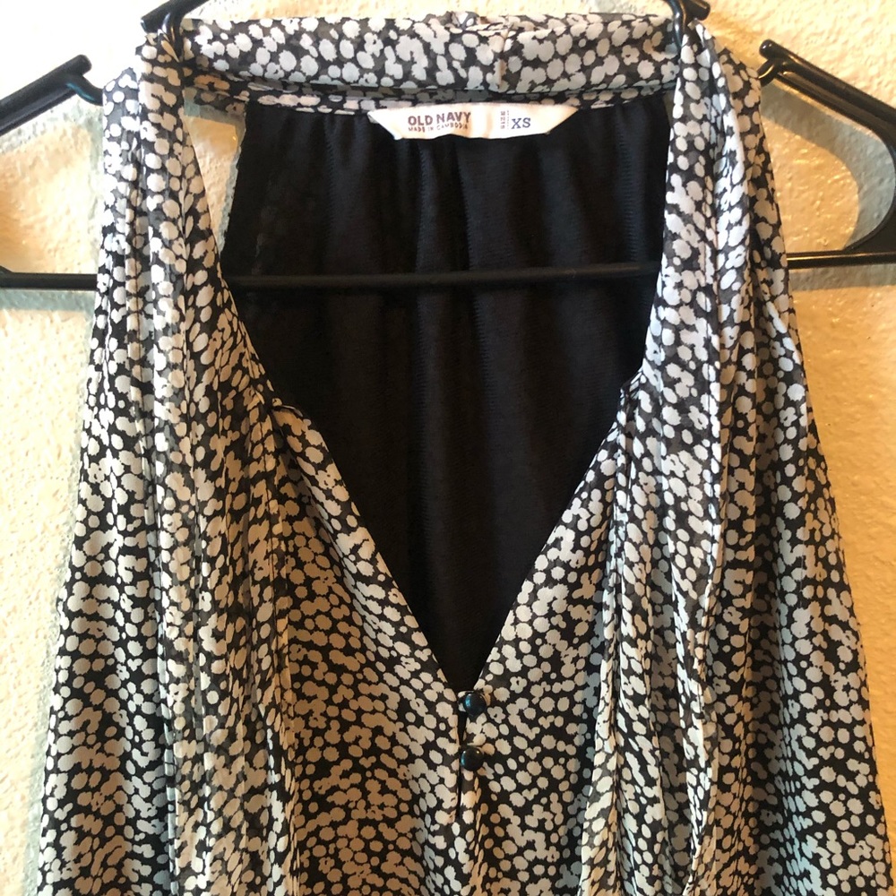 4/$20 Old Navy sleeveless top - Picture 2 of 4